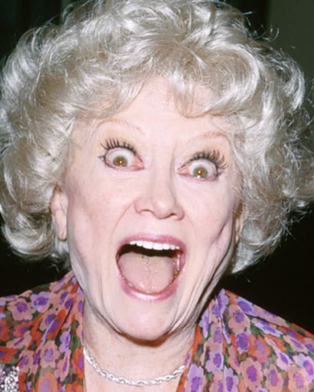 Phyllis-Diller-9542308-402